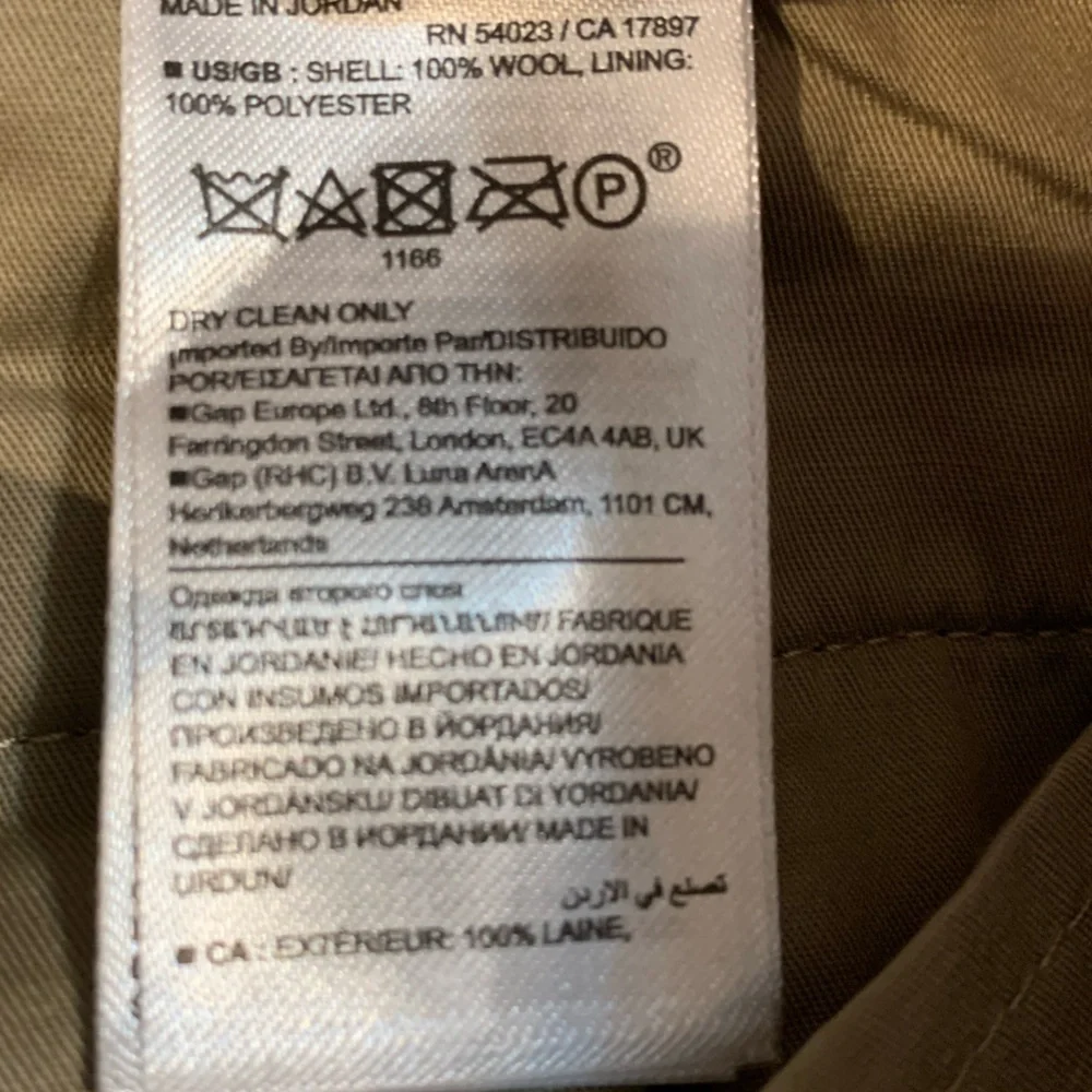 Banana Republic shell these